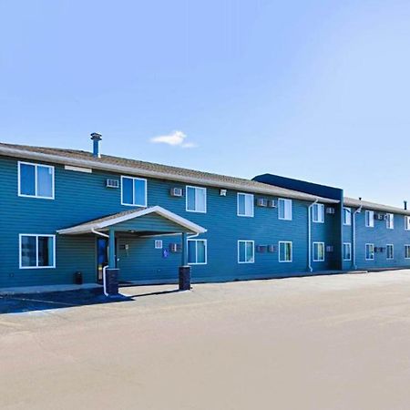Love Hotels Staples By Oyo At Hwy 10 Mn Motley Exterior photo