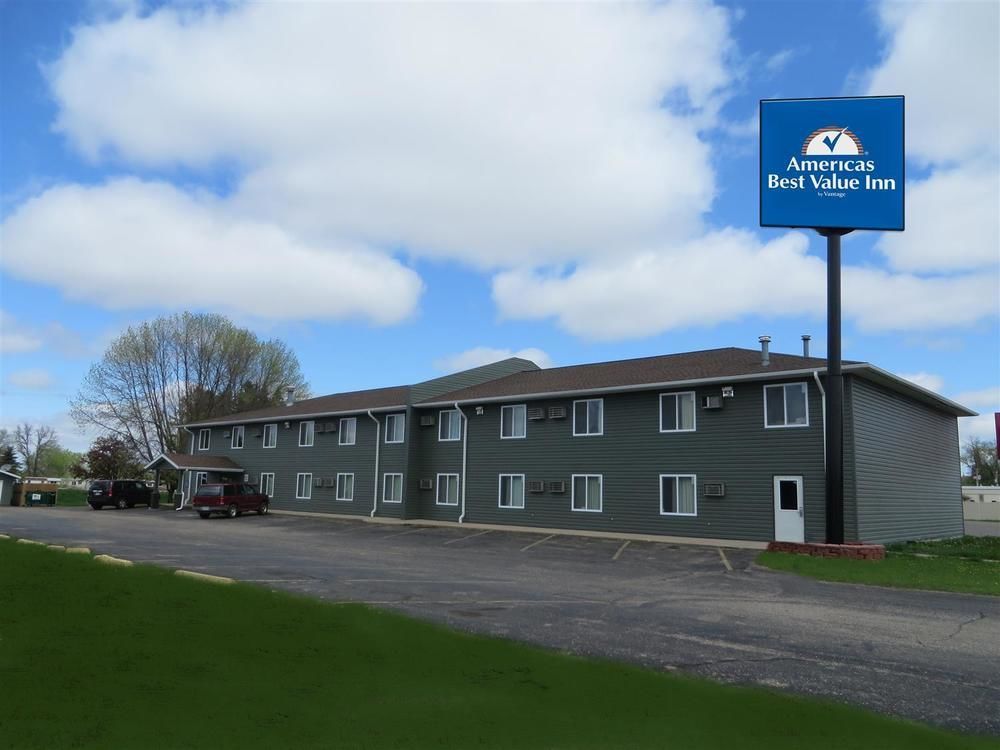 Love Hotels Staples By Oyo At Hwy 10 Mn Motley Exterior photo